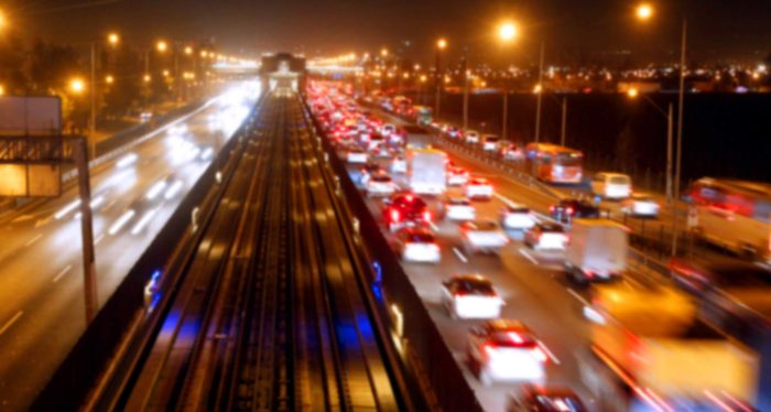 autopista con carros